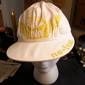 Vintage No Fear Skull Graphic Snapback Baseball Hat White Yellow Y2K Grunge